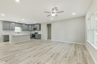 122 County Rd 3704 in Splendora, TX - Building Photo - Building Photo