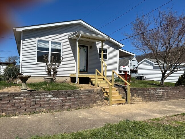 713 Spruce St in Ironton, OH - Foto de edificio - Building Photo