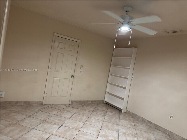 1637 Fletcher St-Unit -B in Hollywood, FL - Building Photo - Building Photo