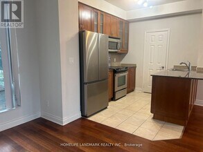 580 Doris Ave in Toronto, ON - Building Photo - Building Photo