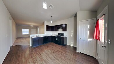 10704 SW 23rd Ter in Yukon, OK - Building Photo - Building Photo