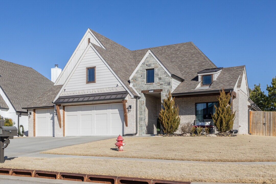 Presley Heights Bixby in Bixby, OK - Building Photo