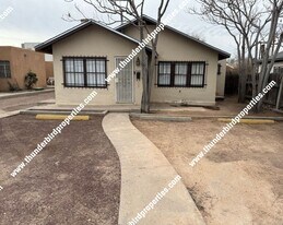 2130 Coal Pl SE in Albuquerque, NM - Building Photo