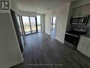 325-P325 Yorkland Blvd in Toronto, ON - Building Photo - Building Photo
