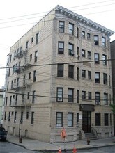 15 Lawrence St in Yonkers, NY - Building Photo - Building Photo