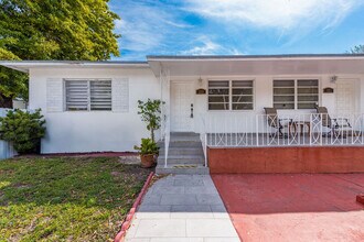 323 NW 21st Ave in Miami, FL - Building Photo - Building Photo