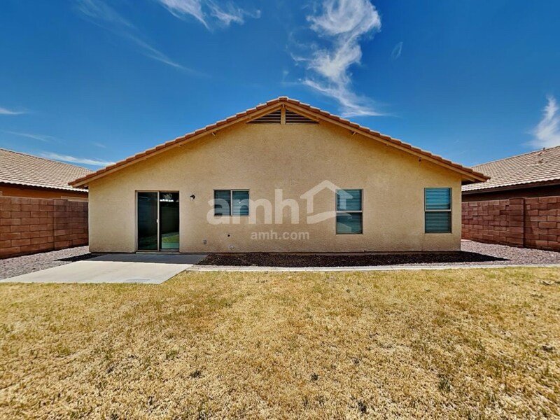 8956 W Charleston Ave in Peoria, AZ - Building Photo
