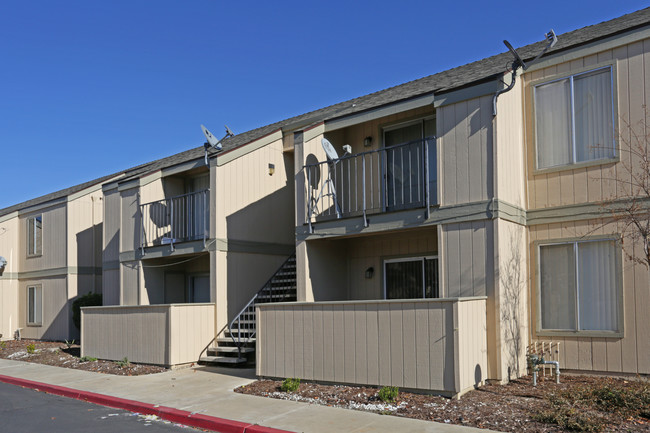 Coalinga Crossing Apartments in Coalinga, CA - Building Photo - Building Photo