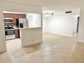 2050 NW 81st Ave in Pembroke Pines, FL - Building Photo - Building Photo