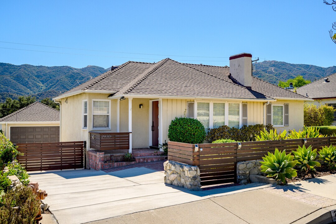 2930 Mayfield Ave in La Crescenta, CA - Foto de edificio