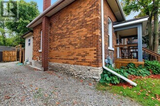 630 Peel St in Woodstock, ON - Building Photo - Building Photo