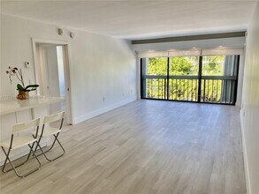 255 Galen Dr in Key Biscayne, FL - Building Photo - Building Photo