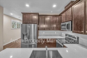 2736 SE 84th Ave in Portland, OR - Building Photo - Building Photo