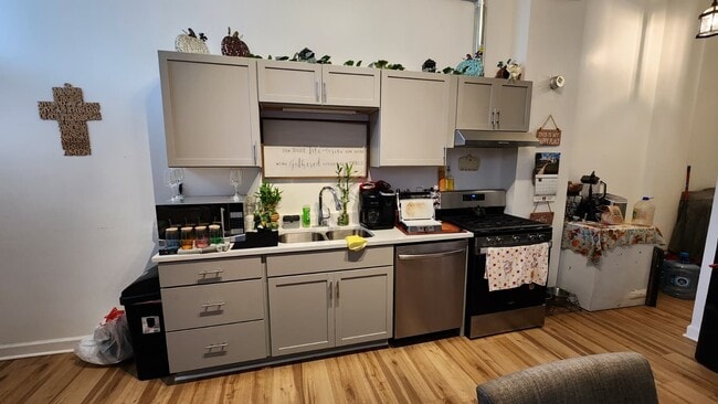 property at 2009 N Tripp Ave