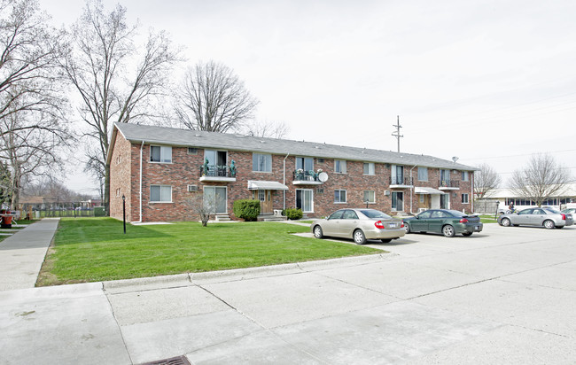 Moulon Square Apartments in St. Clair Shores, MI - Building Photo - Building Photo