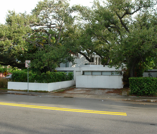 1301 SE 2nd Ct in Fort Lauderdale, FL - Foto de edificio - Building Photo