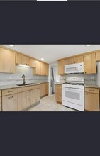 5566 Streamview Dr in San Diego, CA - Building Photo - Building Photo