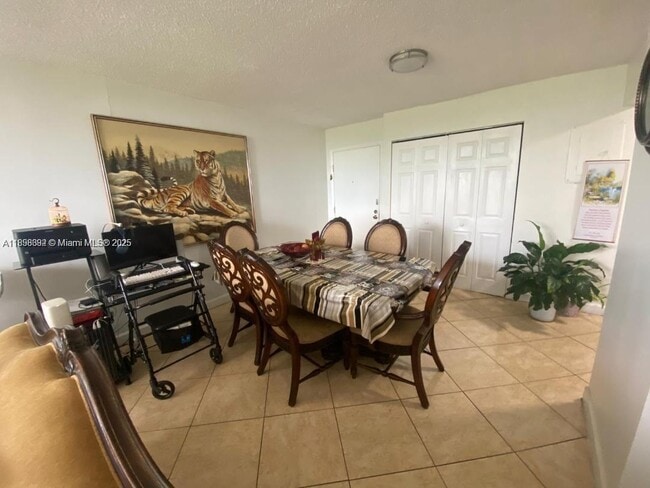 310 Fontainebleau Blvd in Miami, FL - Building Photo - Building Photo