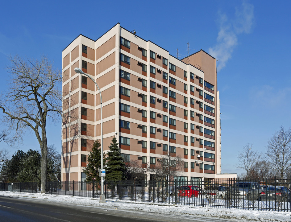 Warren West Apartments in Detroit, MI - Foto de edificio