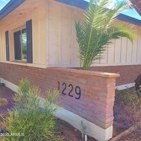 1229 E Manhatton Dr in Tempe, AZ - Building Photo