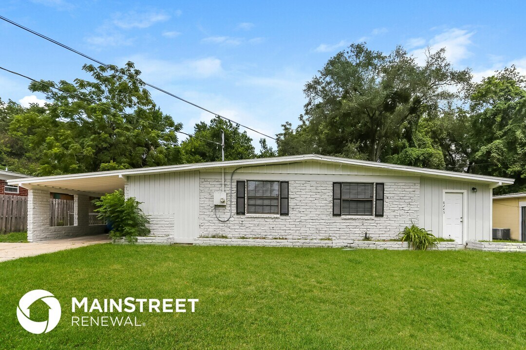 6245 Green Pine Ln in Jacksonville, FL - Foto de edificio