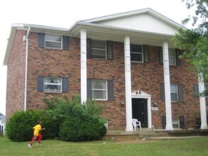 4866 Fegenbush Ln in Louisville, KY - Foto de edificio - Building Photo