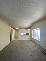 813 Santa Fe Ln in Colton, CA - Foto de edificio - Building Photo