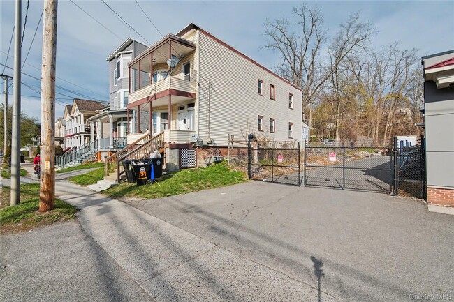 139 N Hamilton St in Poughkeepsie, NY - Building Photo - Building Photo