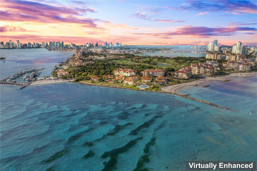 19112 Fisher Island Dr in Miami Beach, FL - Foto de edificio