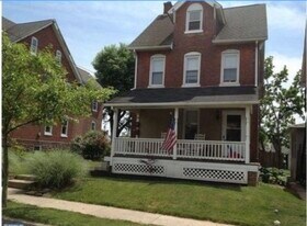 26 Lincoln Ave, Unit #1 Downstairs in Lansdale, PA - Building Photo