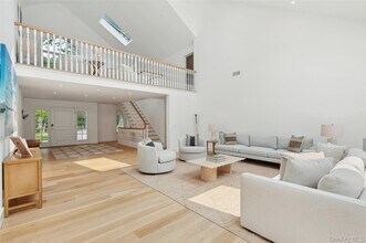 28 Old Meeting House Rd in Quogue, NY - Building Photo - Building Photo