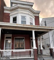 1067 S Clinton Ave in Trenton, NJ - Building Photo