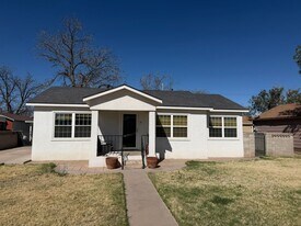 809 Pate St in Carlsbad, NM - Building Photo