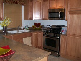 2374 W Cripple Creek Dr in Flagstaff, AZ - Building Photo