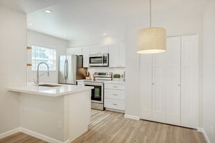 2301 E University Dr in Mesa, AZ - Building Photo