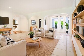 100 SW 26th Rd in Miami, FL - Building Photo - Building Photo