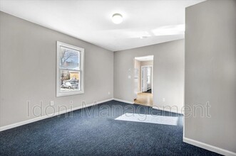 13 Greenwoods Ave in Winsted, CT - Building Photo - Building Photo