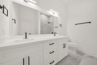 4916 Lavender St in Houston, TX - Foto de edificio - Building Photo