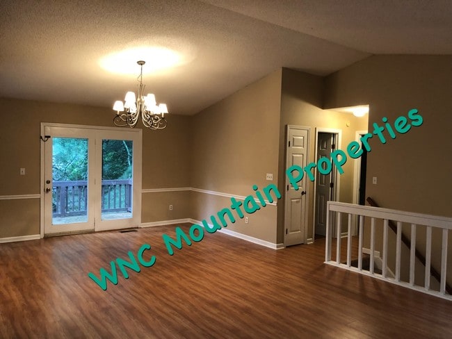 44 Pine Ridge Trl in Avery Creek, NC - Building Photo - Building Photo