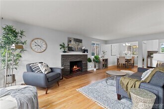 10526 Alton Ave NE in Seattle, WA - Building Photo - Building Photo