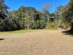 22 Pine Grove Rd in Beaufort, SC - Foto de edificio - Building Photo