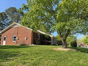 305 Woodbridge Dr in Chesapeake, VA - Building Photo - Building Photo