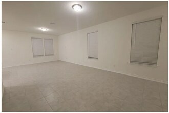 5911 Eckhert Rd in San Antonio, TX - Building Photo - Building Photo
