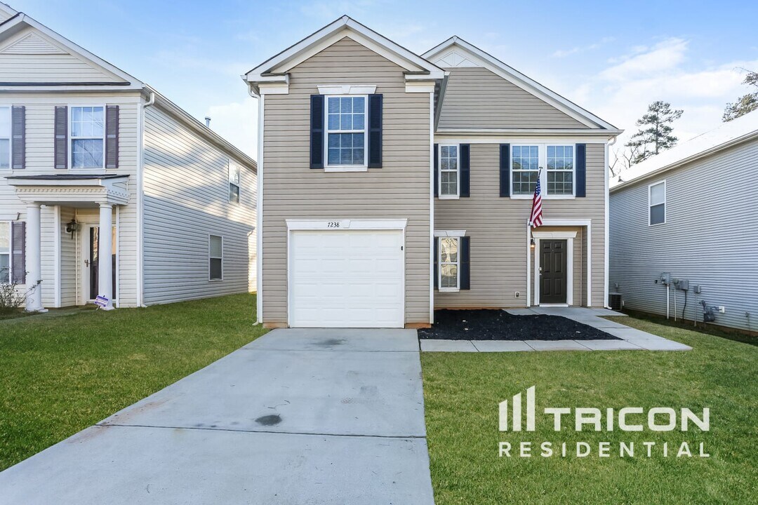 7238 Fox Point Dr in Charlotte, NC - Building Photo