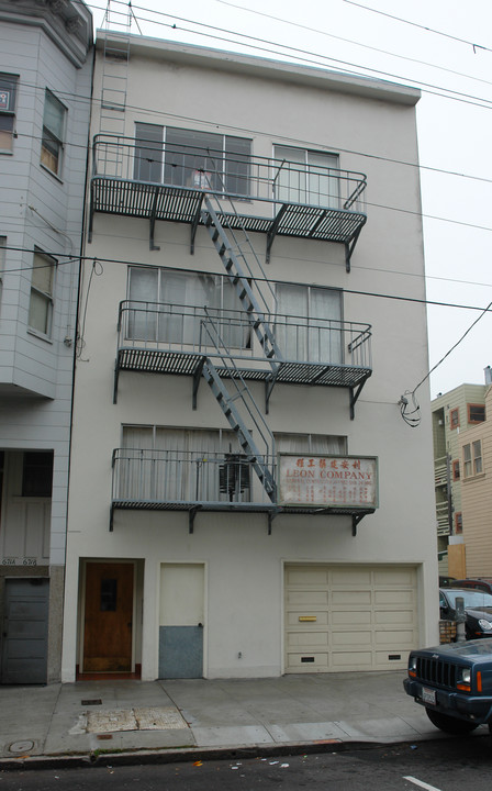 679 Green St in San Francisco, CA - Building Photo