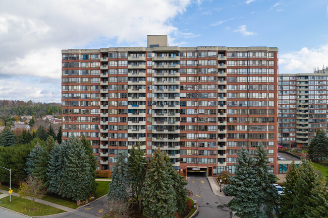 Observatory Place, Tower 2 in Richmond Hill, ON - Building Photo - Building Photo