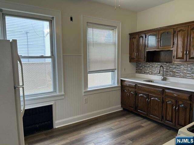 136 Carlton Ave in East Rutherford, NJ - Foto de edificio - Building Photo