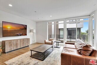 1414 1/2 N Stanley Ave in Los Angeles, CA - Building Photo - Building Photo