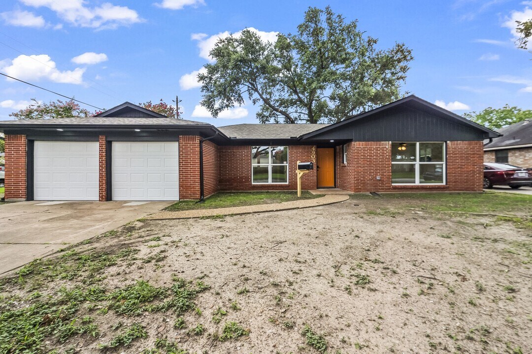 4903 Mayflower St in Houston, TX - Building Photo