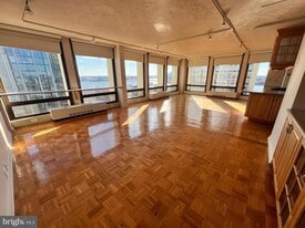 200 Locust St, Unit 12GN in Philadelphia, PA - Building Photo